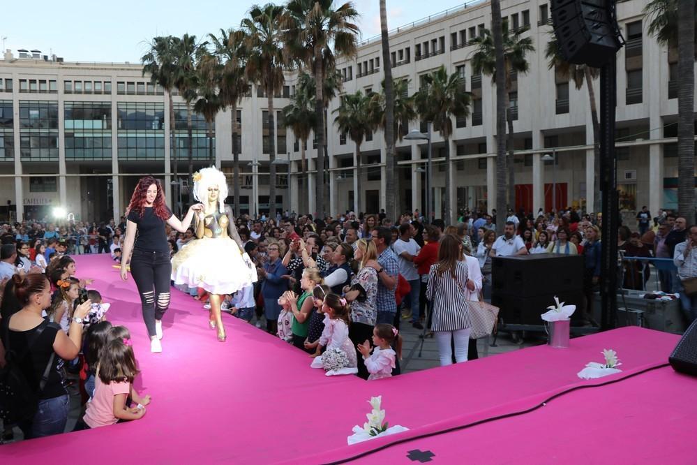 La Noche en Blanco de El Ejido llenó las calles de animación, fiesta y descuentos