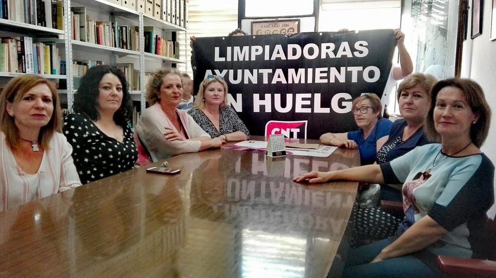 Desconvocada la huelga de limpiadoras en Adra tras alcanzar un acuerdo con el Ayuntamiento de Adra