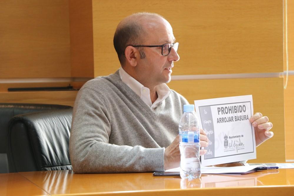 El presupuesto municipal ejidense recoge importantes partidas en el área de Agricultura en arreglo de caminos, limpieza del campo, control de plagas y nueva maquinaria para el CUAM