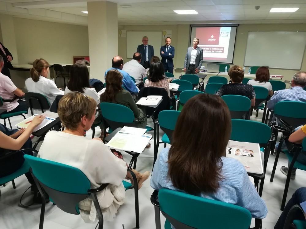 El Ejido acoge una charla sobre las buenas condiciones ergonómicas para las mujeres gestantes