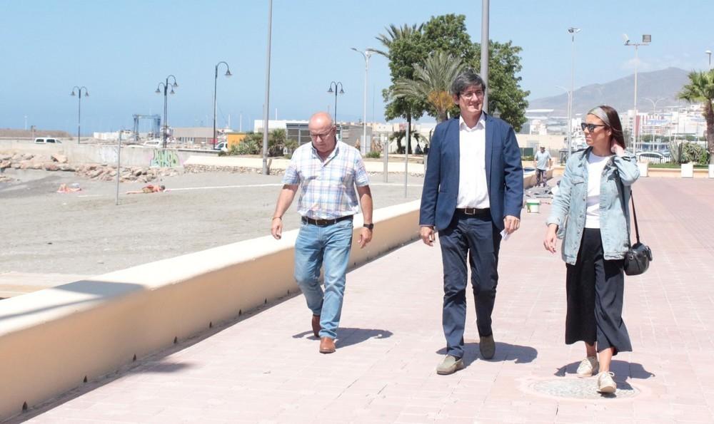 El Ayuntamiento de Adra destina casi 200.000 euros a ampliar servicios y nueva infraestructura de playas