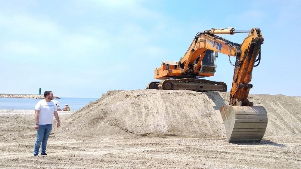Izquierda Unida El Ejido reclama al Ayuntamiento que no estén aún las playas preparadas