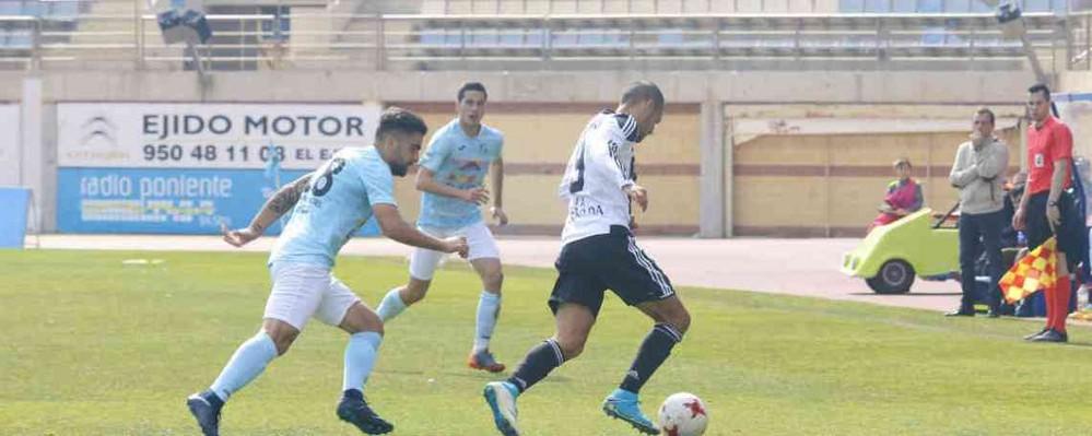 El jugador del CD El Ejido Samu Corral pasa por quirófano el martes