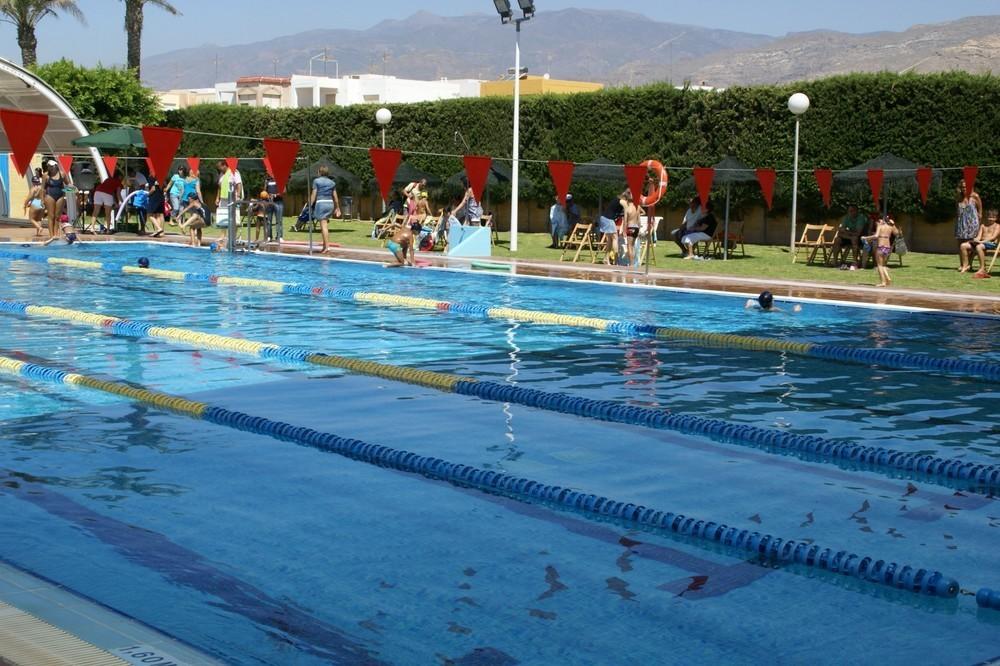 La piscina municipal de la Villa de Vícar inicia este sábado su actividad de verano