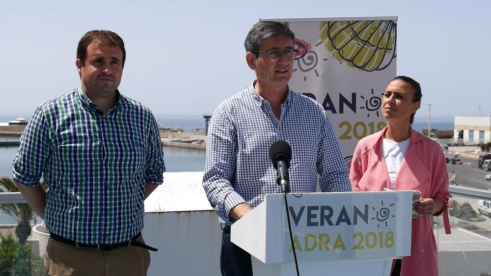 Adra potencia las actividades en playas y barriadas este verano