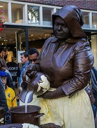 El Ejido se prepara para acoger el I Concurso Internacional de Estatuas Humanas en el Parque Municipal