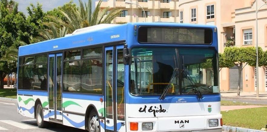 El servicio de autobuses establece el refuerzo de las líneas durante la Feria de San Isidro y para los desplazamientos a la playa y zonas de ocio nocturno