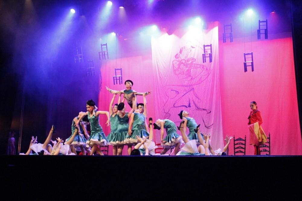 La Escuela Municipal de Danza de Adra ‘Zambra’ estrenó el pasado sábado en el Centro Cultural su nuevo espectáculo 'Mi Carmen'