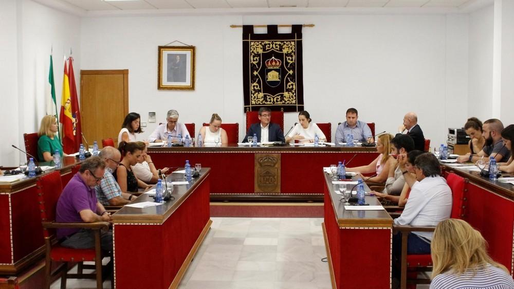 El Ayuntamiento de Adra reclama a la Junta más limpieza y mantenimiento para el puerto