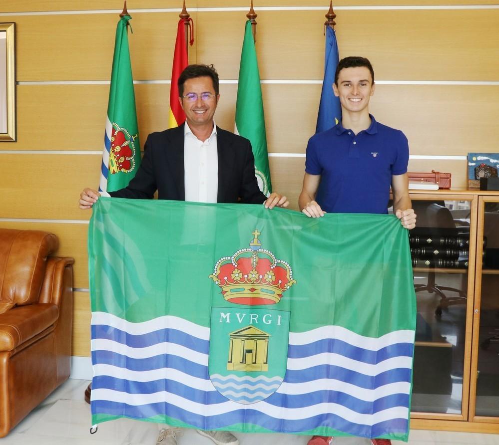 Francisco Góngora recibe al nadador Manu Martos