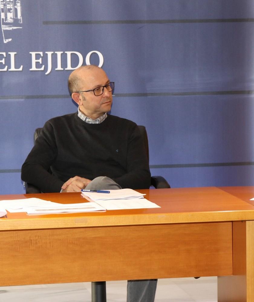 El Ayuntamiento ejidense plantea a la JCUAPA modificar los estatutos para mejorar los aspectos de gestión, control y transparencia