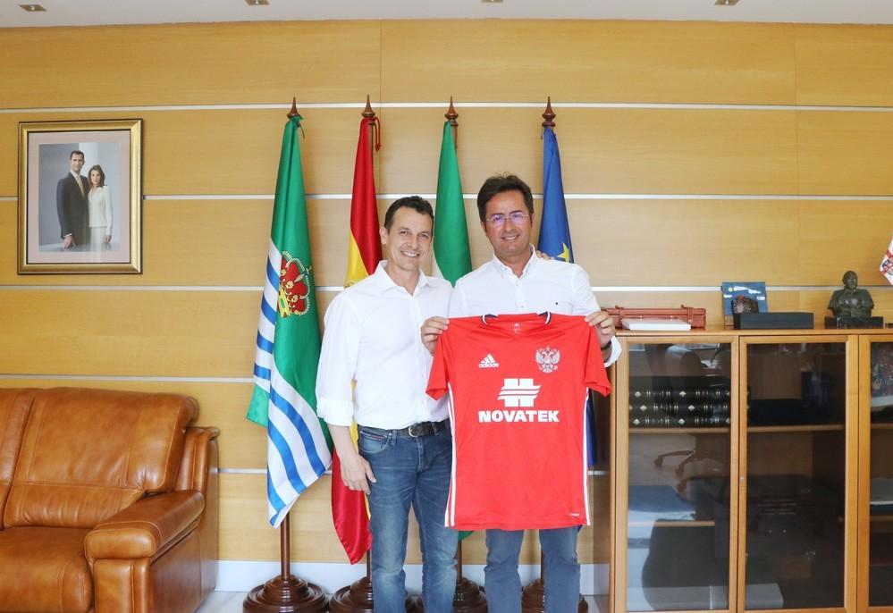 Francisco Góngora recibe a Paulino Granero, preparador físico de la Selección Rusa, recién llegado del Mundial