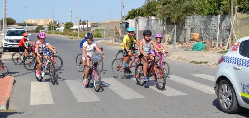 La marcha de bicicletas familiar de 'Vícar ante las drogas' recorrió las Cabañuelas y Venta Gutiérrez