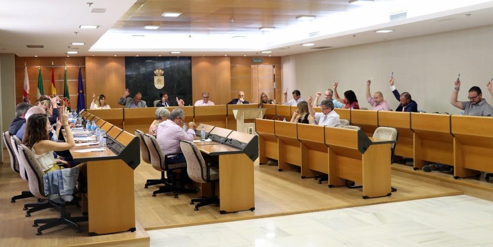 El Pleno aprueba instar a la Junta a la limpieza y conservación de la Rambla del Sentir