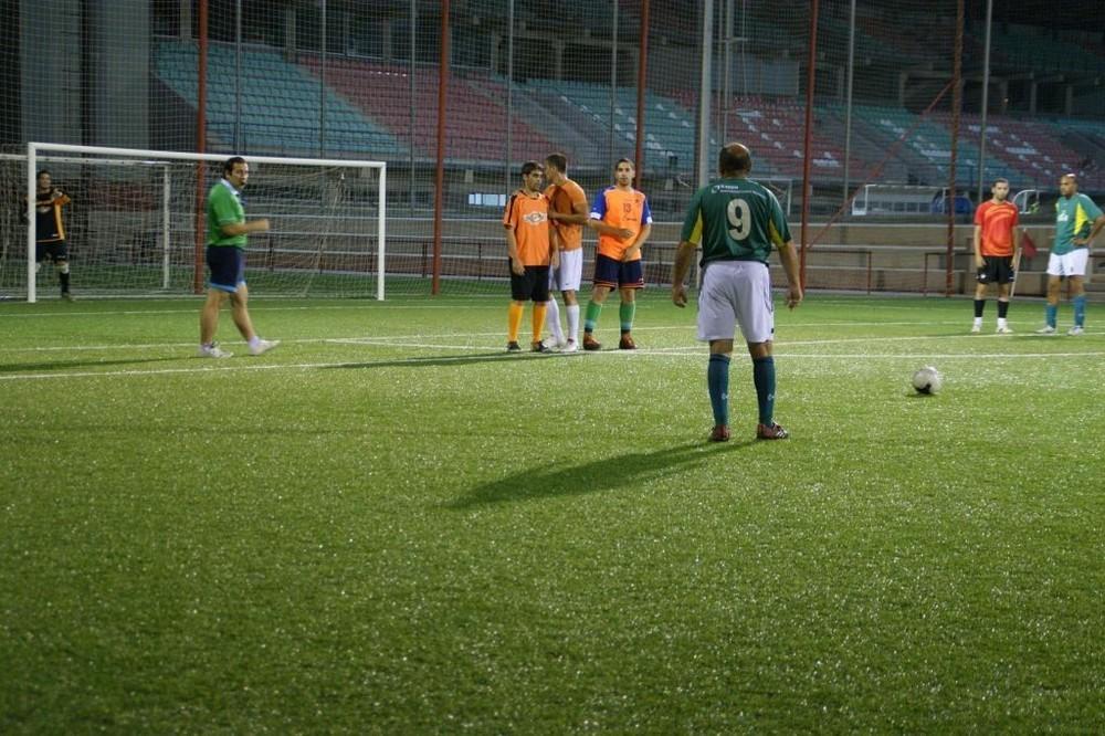 La Liga de Fútbol Veterano pone el broche final a los trofeos deportivos del verano, en Vícar