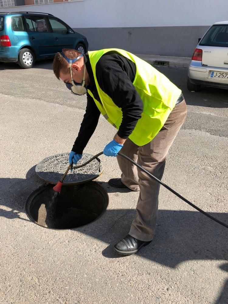La campaña de desinsectación continúa actuando de nuevo en todos los barrios