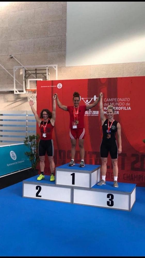 El alcalde felicita a Abigail Guerrero González tras conseguir el Campeonato del Mundo de Halterofilia Master