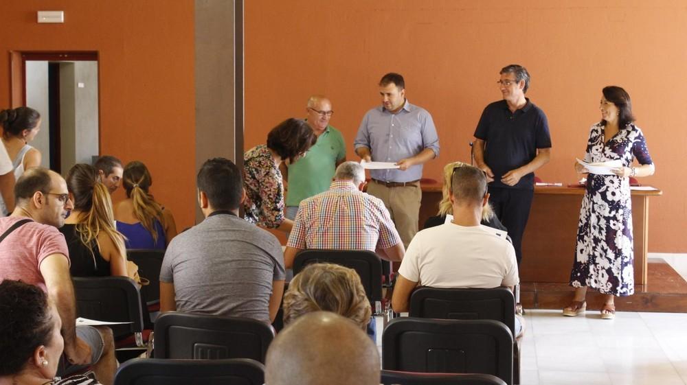 El Ayuntamiento de Adra entrega los diplomas acreditativos a los beneficiarios de Emple@Joven y Emplea30+