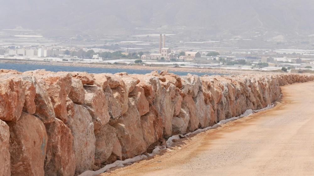 Manuel Cortés satisfecho por el resultado de la escollera de protección entre La Azucarera y el Río Adra