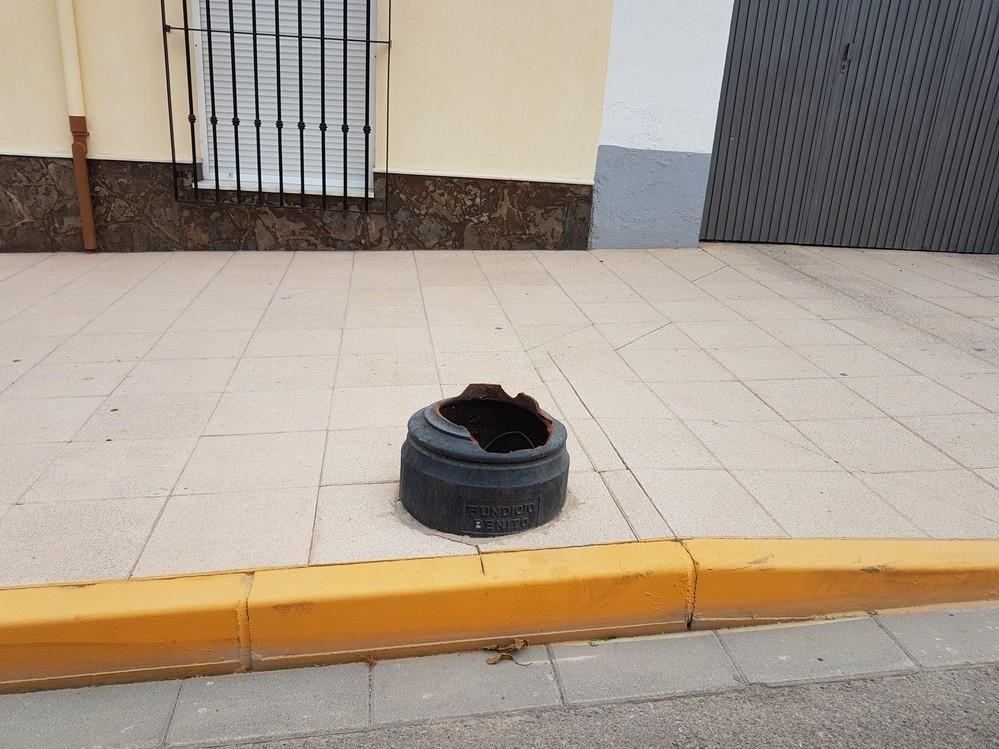 El PP de Dalías denuncia que no se restituyen las farolas que se rompen por accidentes de tráfco