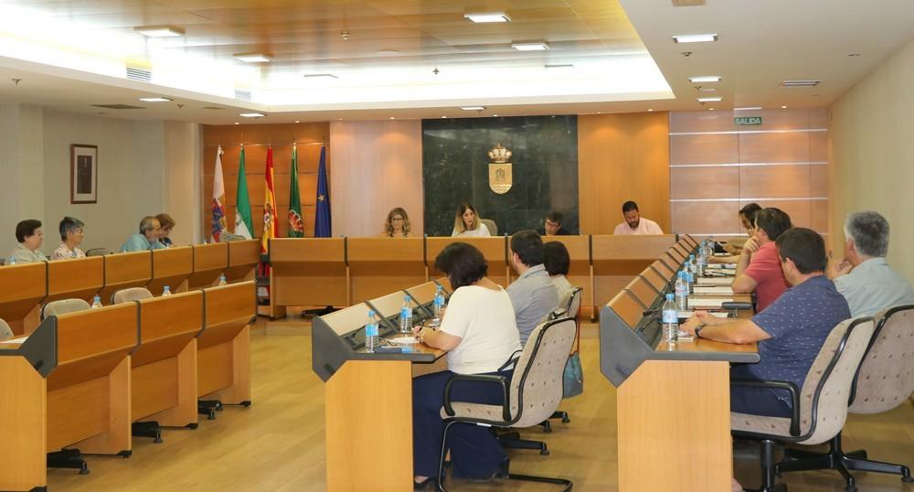 El Ayuntamiento de El Ejido pondrá en marcha un proyecto educativo innovador que convertirá los patios de los colegios en lugares de convivencia