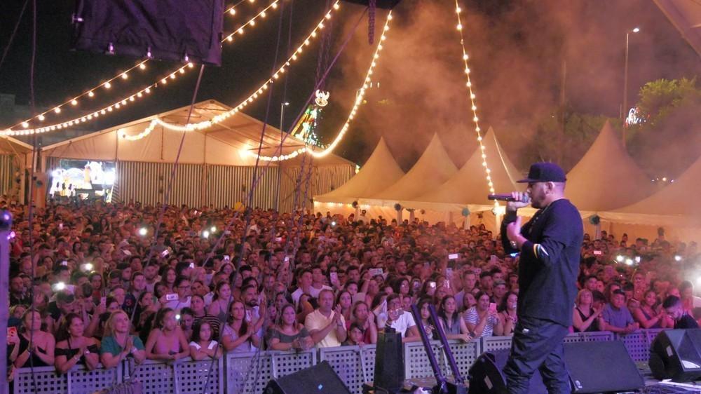 La Caseta Municipal de Adra tiembla con la actuación de Maka