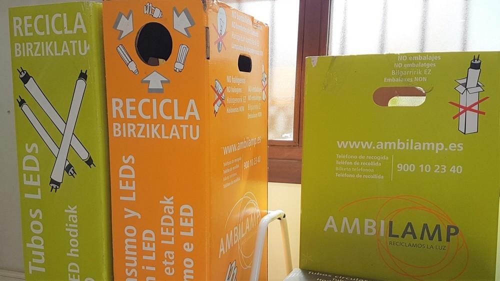 El Área de Medio Ambiente de Adra acerca la posibilidad a los ciudadanos de reciclar bombillas y barras fluorescentes tipo LED