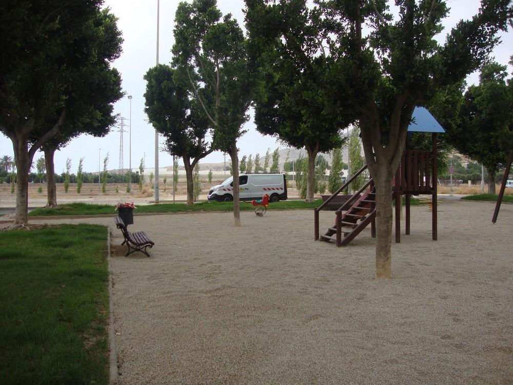 El Gobierno local ejidense continúa poniendo el acento en la modernización y mejora de toda la red de parque infantiles del municipio