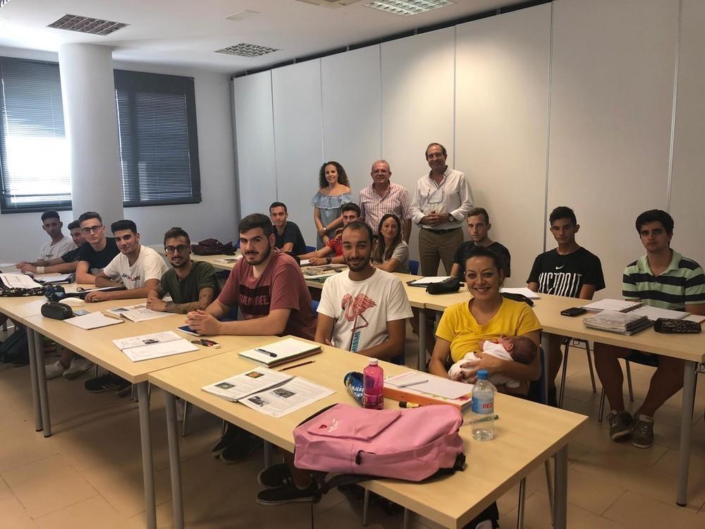 Antonio Bonilla comparte el comienzo del nuevo curso con los alumnos de la Escuelas Agraria y los IES de Vícar