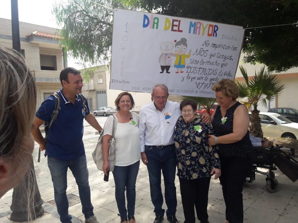 Los mayores de Vícar celebran su día con un encuentro en la Plaza Cervantes