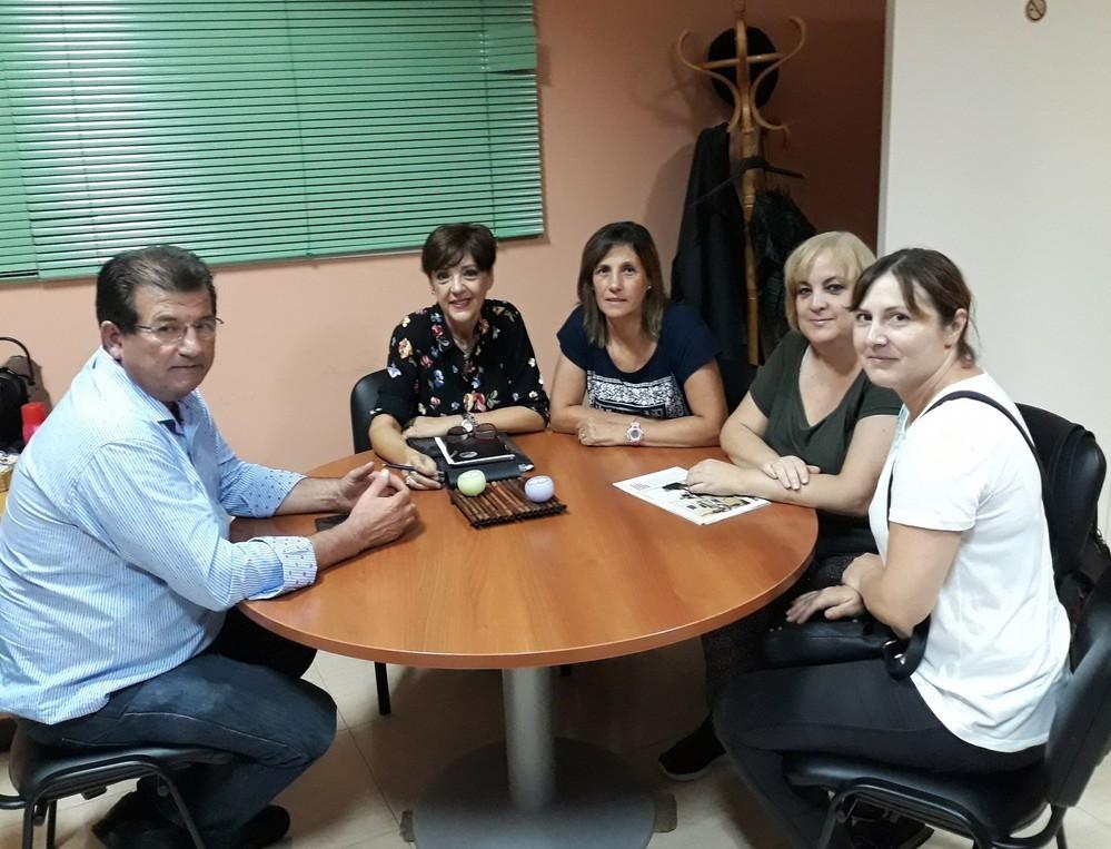 El PSOE de El Ejido se reúne con la Asociación Sentido Animal