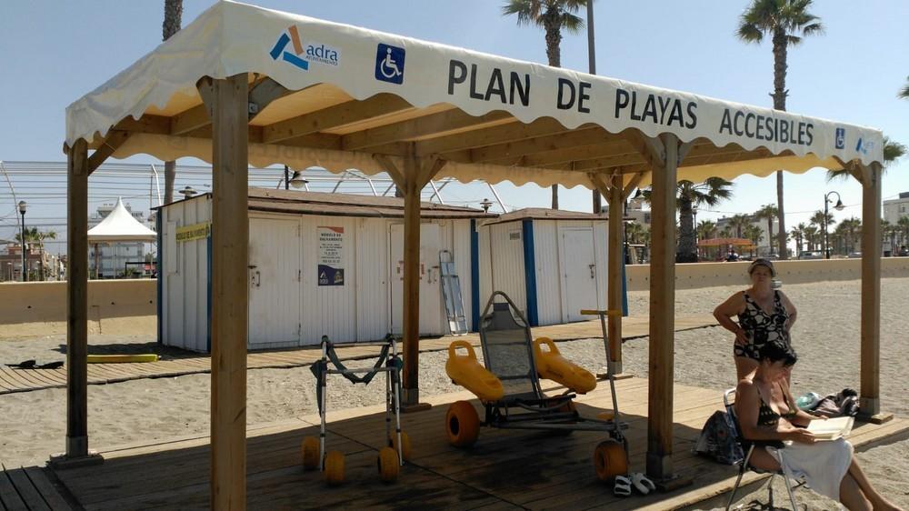 El Ayuntamiento de Adra quiere conseguir 150.000 euros más para accesibilidad, seguridad e información en playas