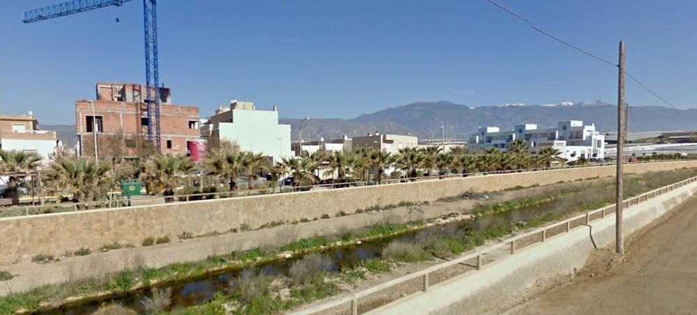 La Junta exige al Ayuntamiento de El Ejido que ejecute la  limpieza de los tramos urbanos de la rambla del Sentir