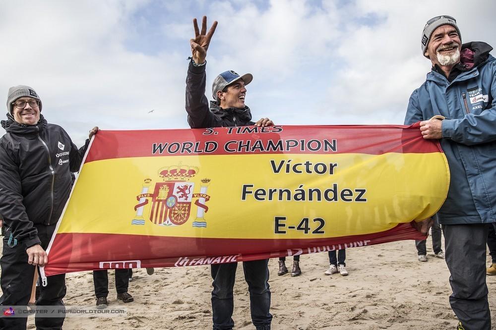 Víctor Fernández conquista su tercer mundial de windsurf en Alemania