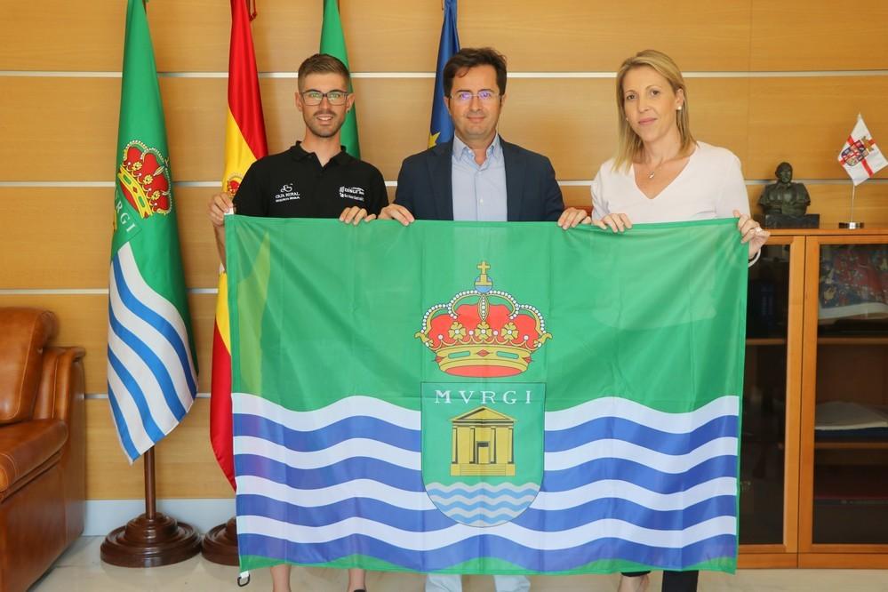 Góngora recibe a Cristian Rodríguez tras su debut en la Vuelta a España y le desea suerte en sus próximas carreras en Italia