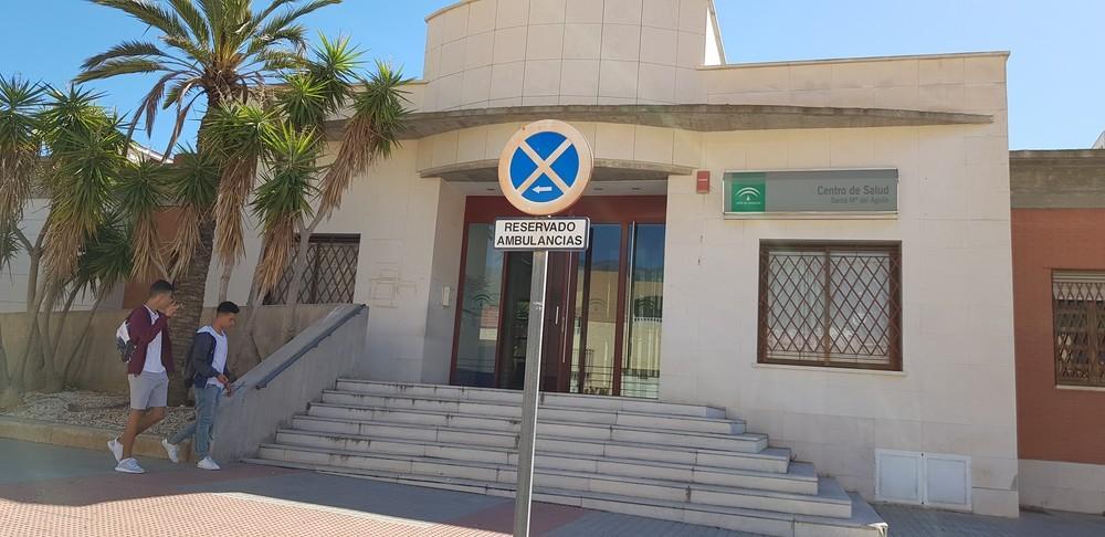 Santa María del Águila se queja de la inestabilidad de una plaza de médico en su centro de salud