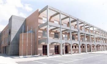 Padres, madres y alumnos piden a Educación un segundo conserje en el IES Santa María del Águila