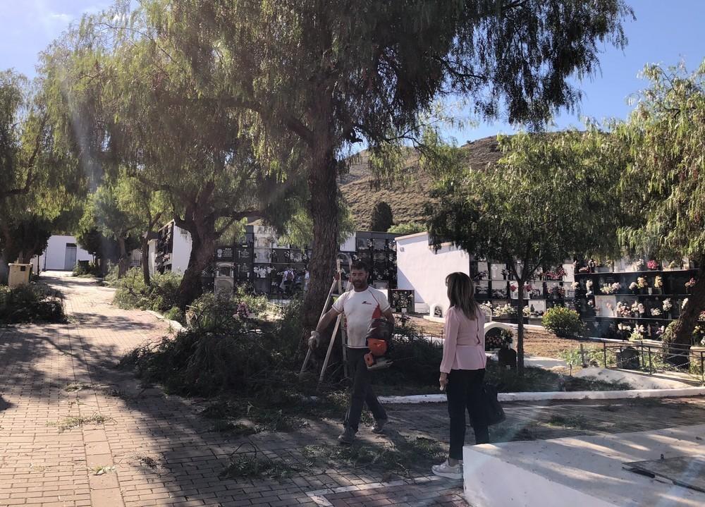 El Ayuntamiento de Berja pone a punto sus cementerios de cara a la festividad de Todos los Santos