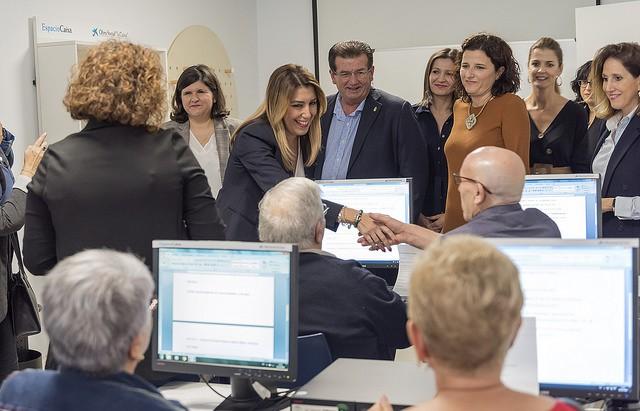 Susana Díaz reconoce en su visita a El Ejido el legado de las personas mayores por sostener a sus familias durante la crisis