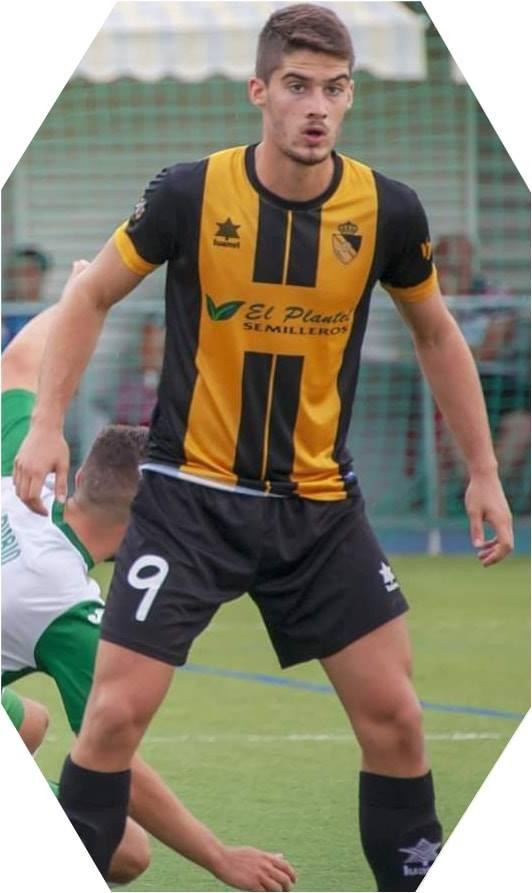 El delantero centro del Berja CF Abraham sufre rotura de ligamento cruzado anterior de su rodilla derecha