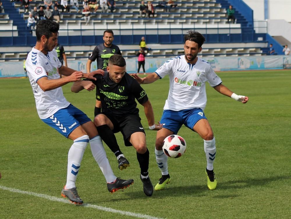 El futbolista del CD El Ejido Jordan ve como objetivo prioritario ganar el domingo al Talavera y lograr dos triunfos consecutivos