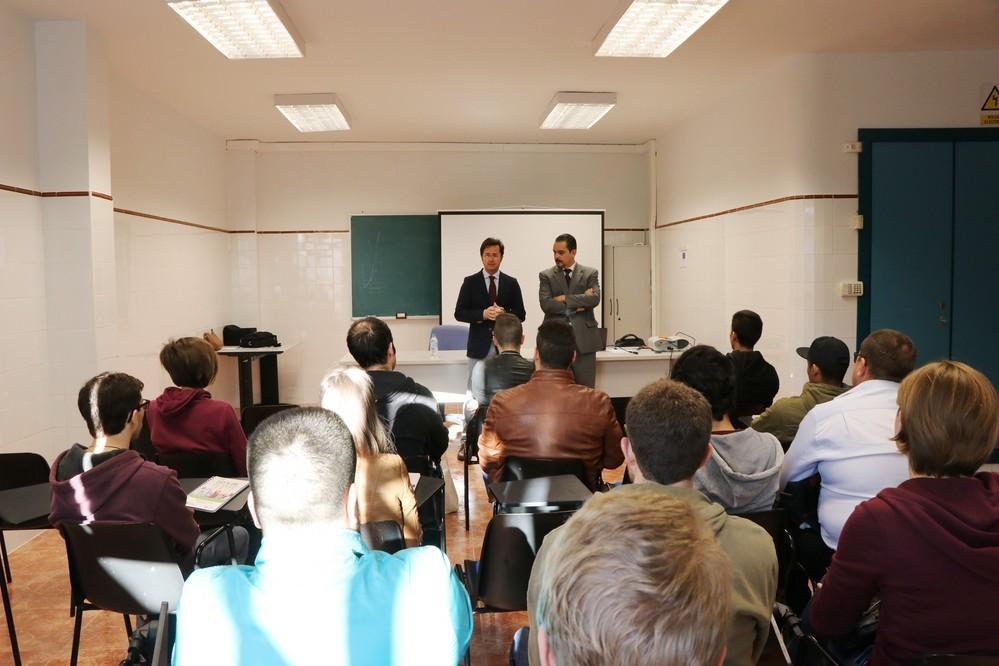 La Escuela de Organización Industrial y el Ayuntamiento de El Ejido han lanzado una convocatoria de subvenciones para la contratación de jóvenes desempleados