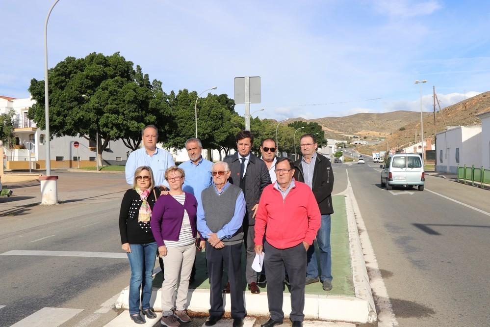 El gobierno local denuncia el incumplimiento de la Junta con los vecinos de Pampanico al mantener paralizado el proyecto de mejora de la travesía A-358