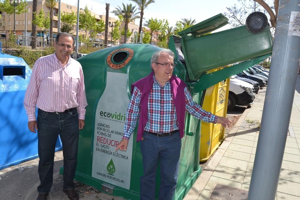 Vícar contará con 60 contenedores más para la recogida de vidrio en el municipio