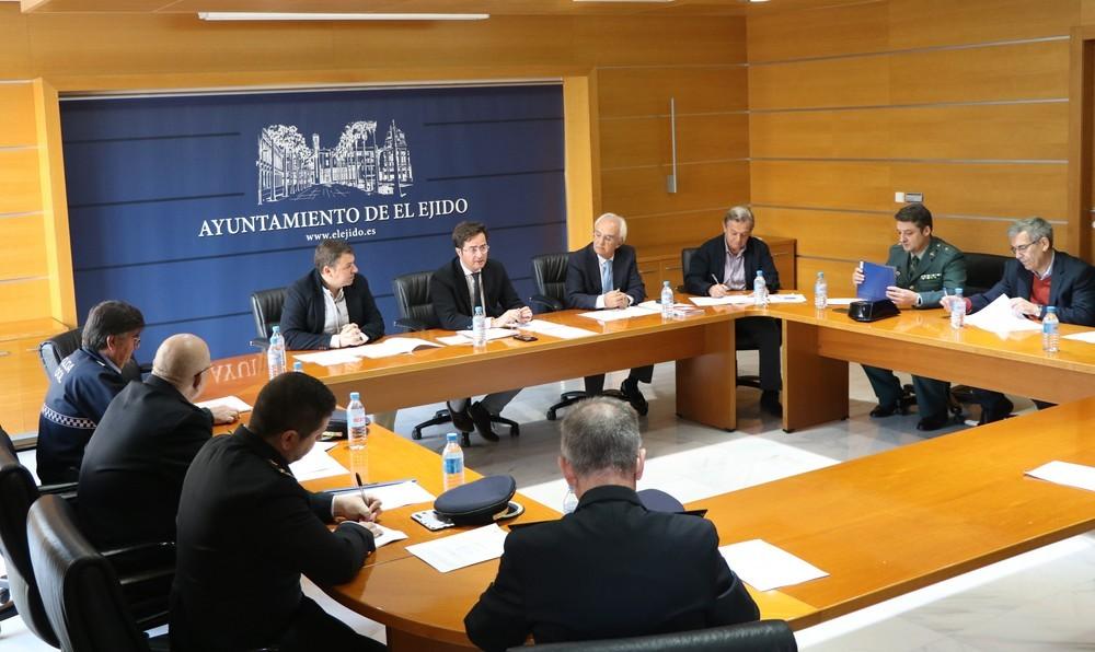 La Junta Local de Seguridad de El Ejido se reúne para fijar el dispositivo especial que se mantendrá activo durante el 2-D