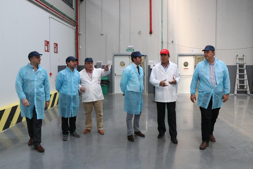 El alcalde visita las nuevas instalaciones de VICASOL en El Ejido