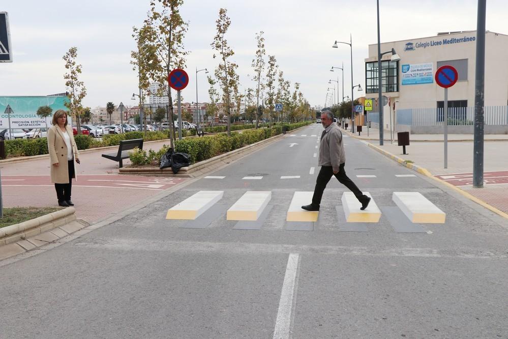 El Ejido trabaja en mejorar la seguridad vial y peatonal en los entornos de los colegios con pasos en 3-D más visibles