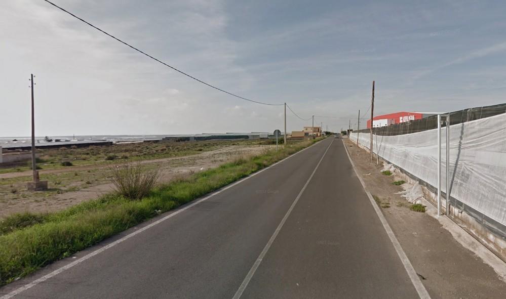 Cinco personas  heridas tras la salida de vía y choque contra un muro de un turismo en Vícar