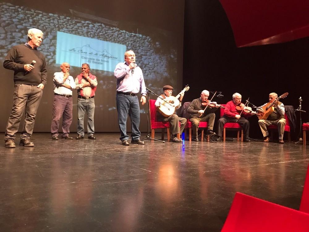 Más de un centenar de personas en la I Jornada de Convivencia Alpujarreña de Vícar, con el trovo como protagonista