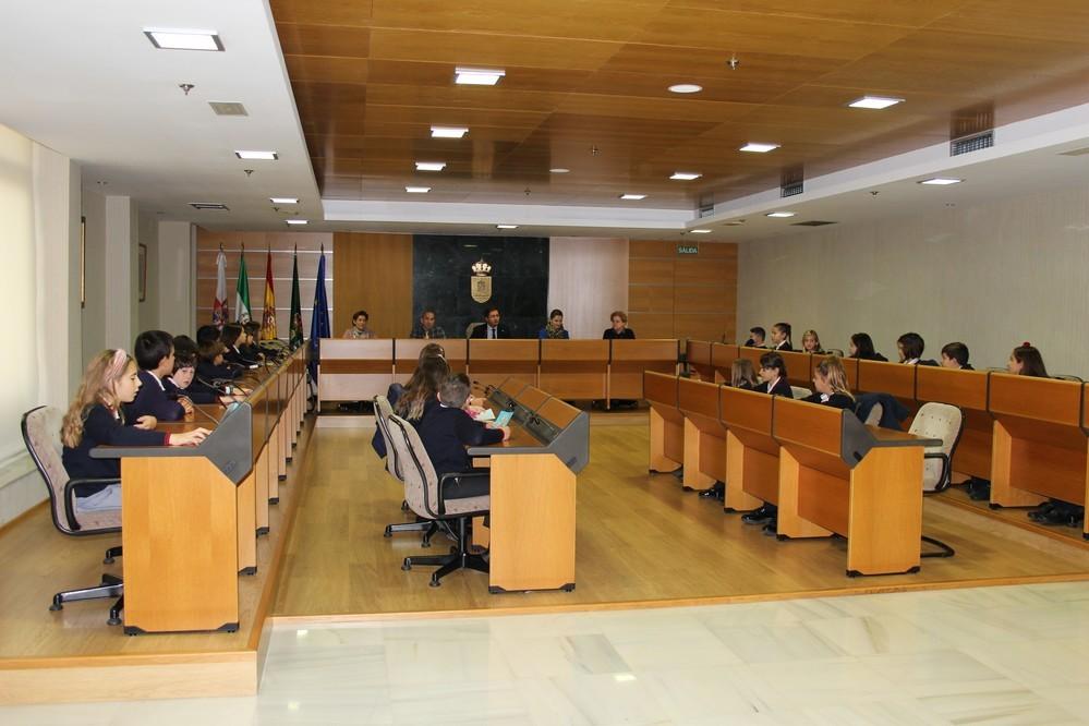 El Ayuntamiento de El Ejido conmemora el Día Internacional de Los Derechos del Niño con un Pleno Infantil en el que los alumnos del Divina Infantita ponen voz a este colectivo